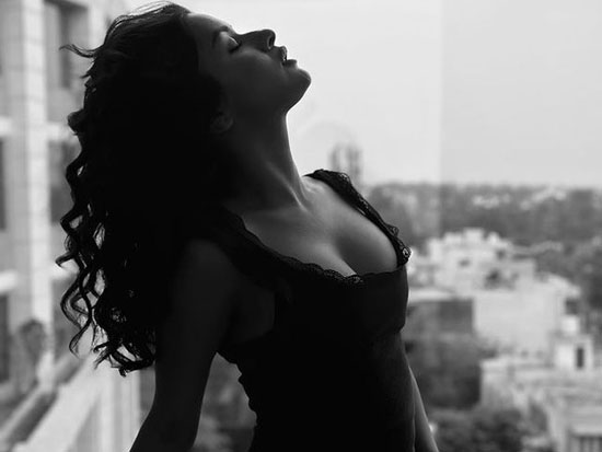 Steamy Clicks Of Avneet Kaur In Black And White